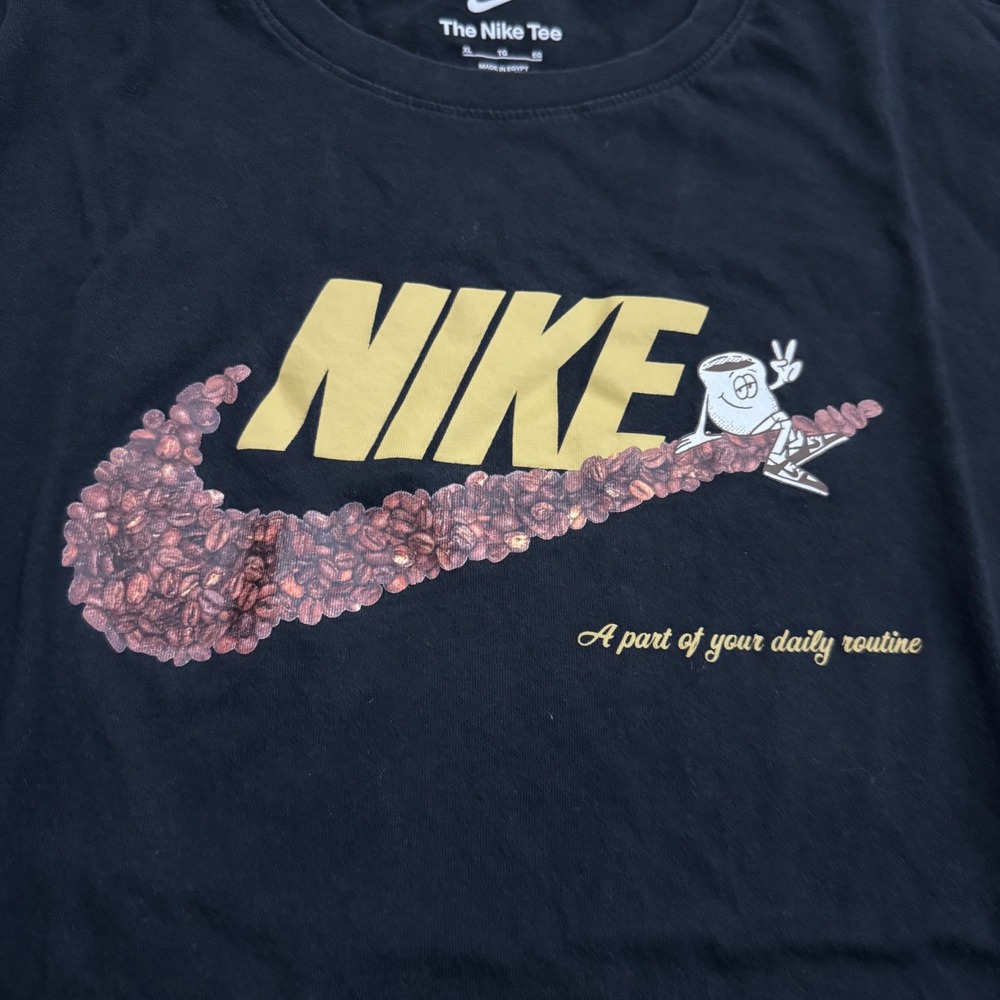 Nike Sportswear Standard Issue Coffee Bean Daily Routine T-Shirt Black DX1075 XL - Picture 3 of 4